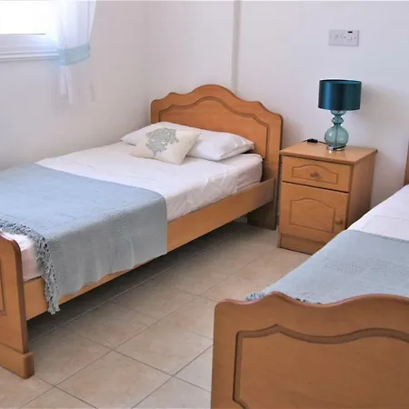 3 Bedroom Townhouse & Communal Pool - * Paralimni
