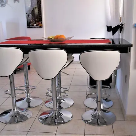 3 Bedroom Townhouse & Communal Pool - Feriehus *