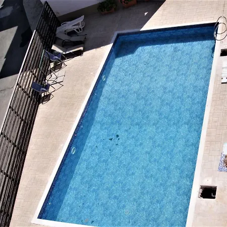 Feriehus 3 Bedroom Townhouse & Communal Pool - *