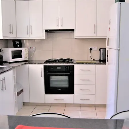بيت للعطل 3 Bedroom Townhouse & Communal Pool - باراليمني